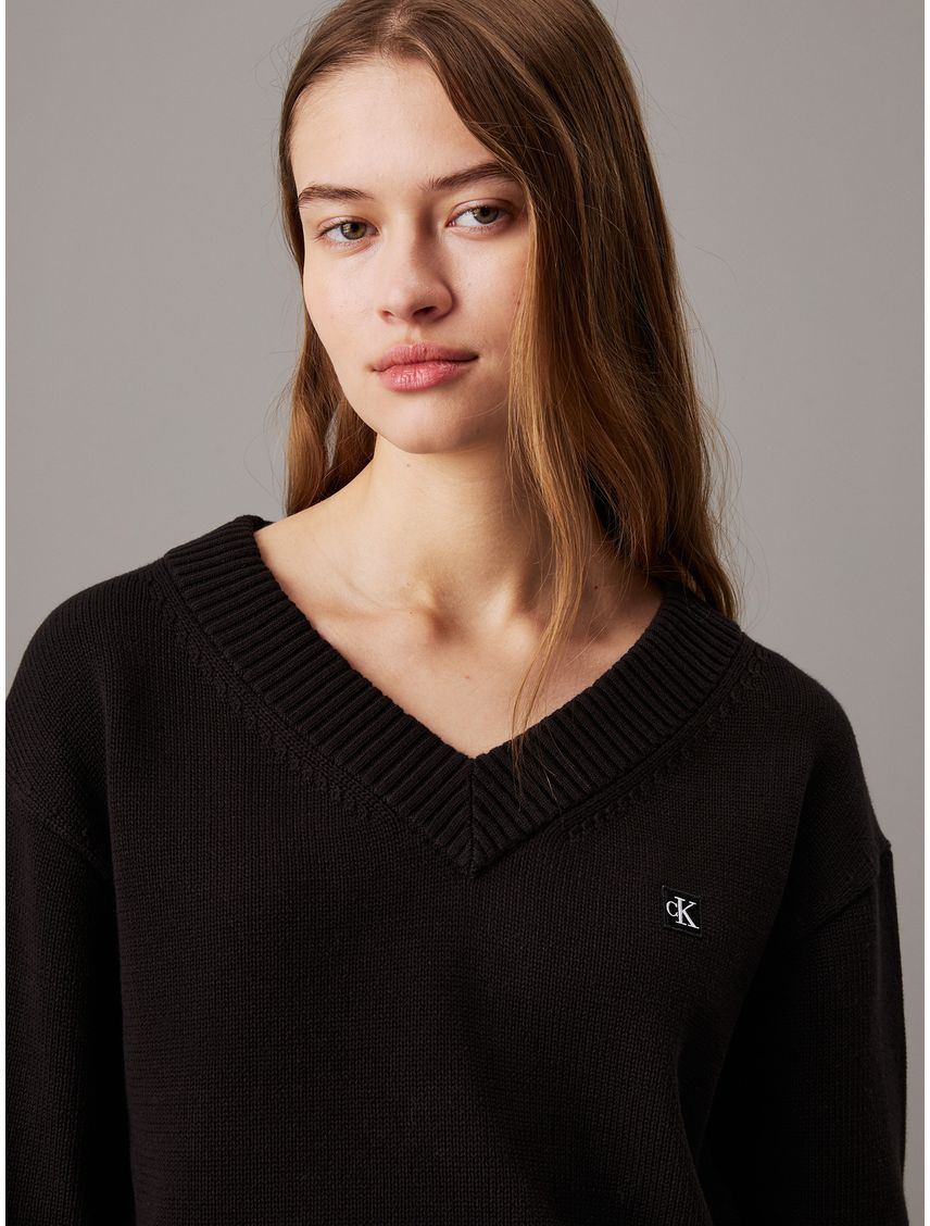 Sweater de pico con insignia de algodón