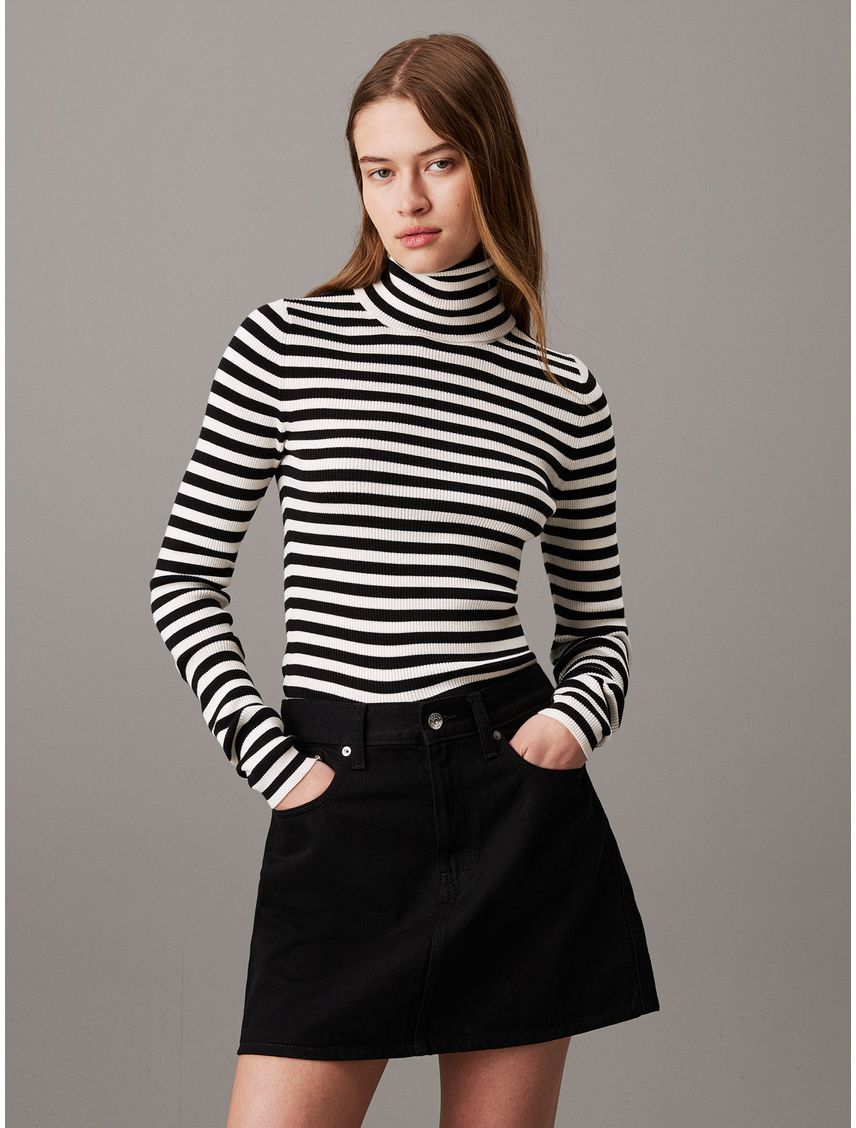 Sweater slim de cuello tortuga de canalé