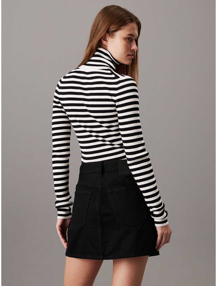 Sweater slim de cuello tortuga de canalé