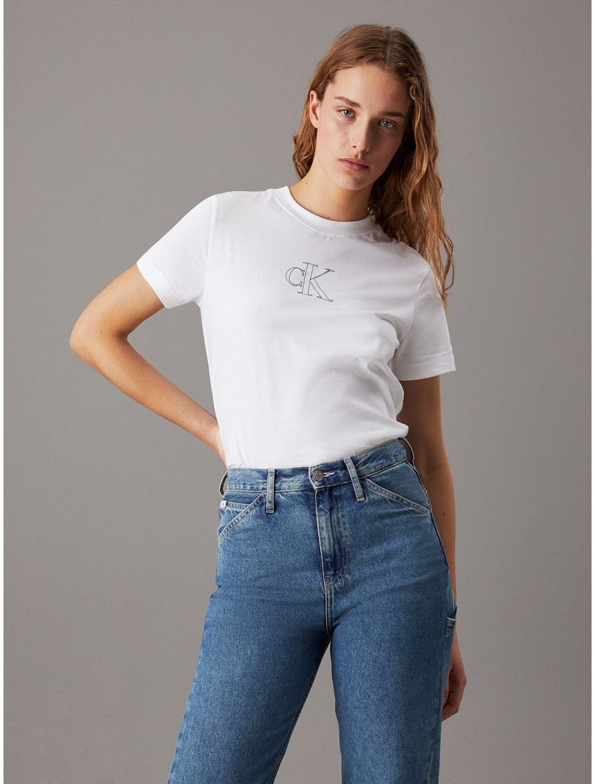 Remera  con monograma contorneado