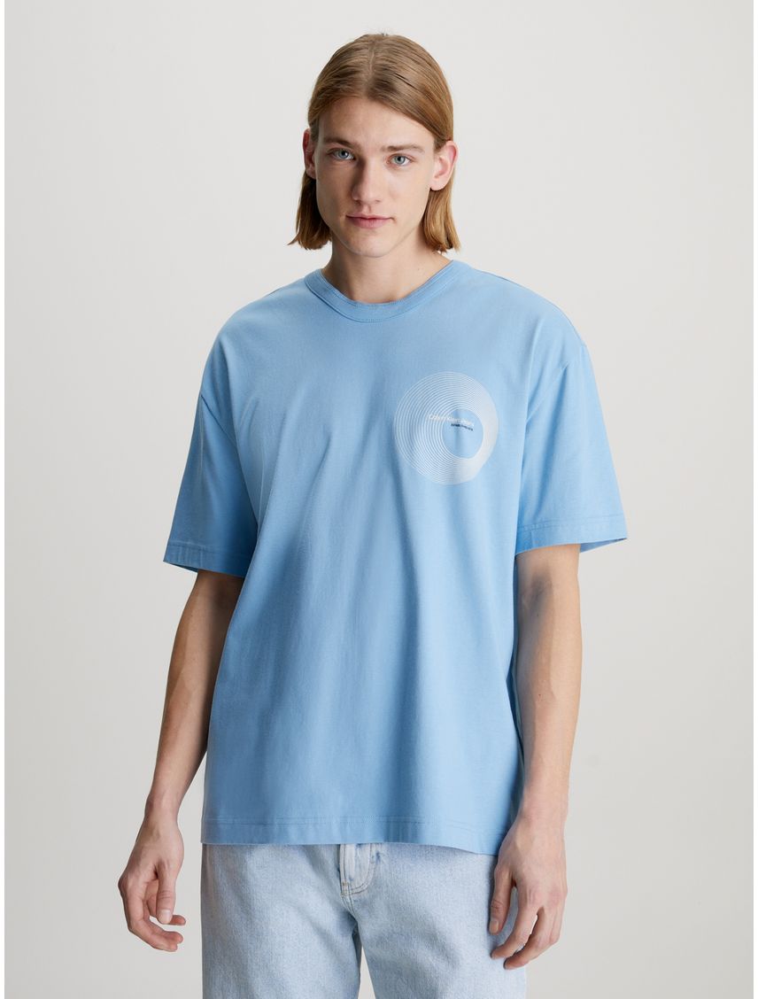 Remera holgada con logo gráfico