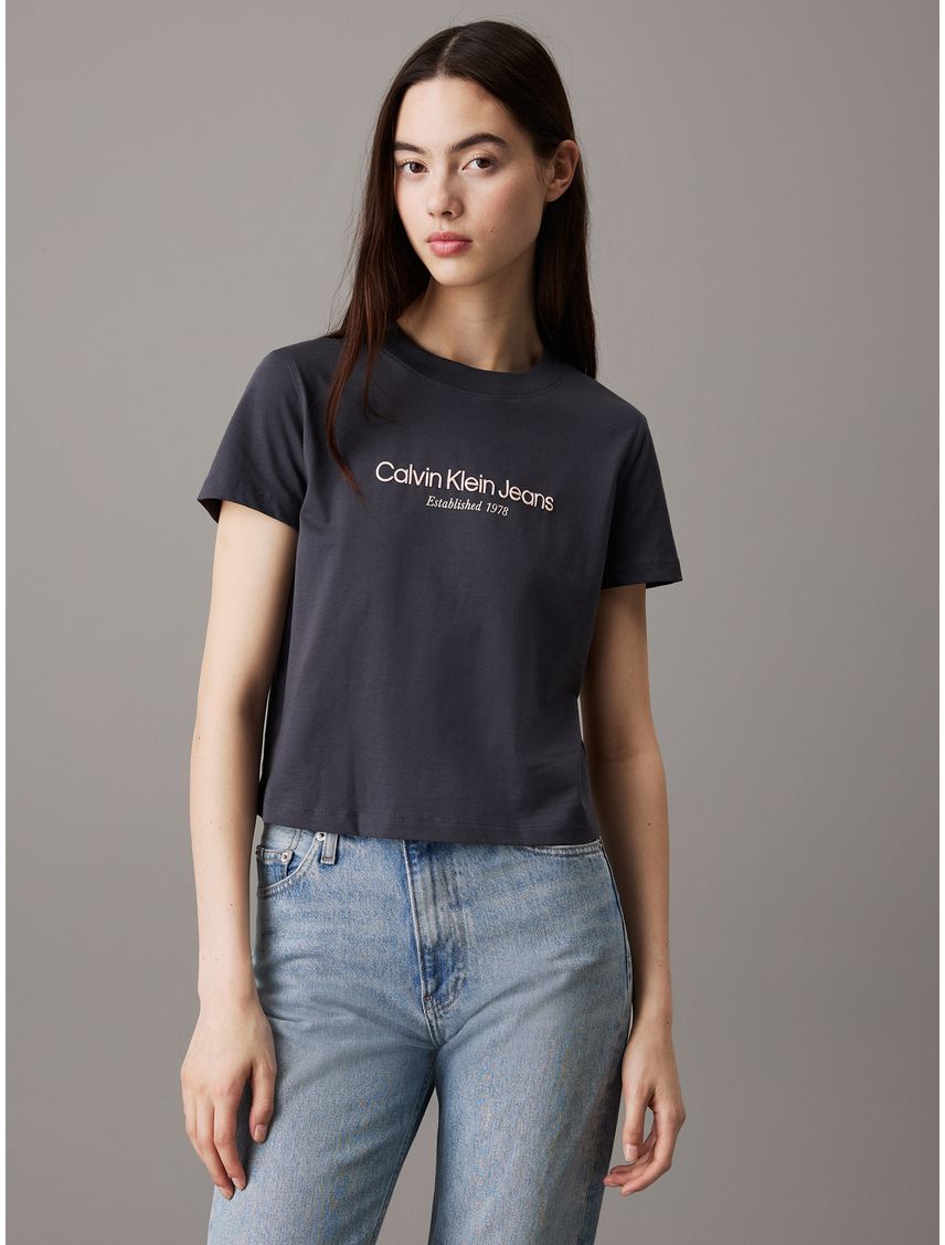 Remera regular con logo institutional