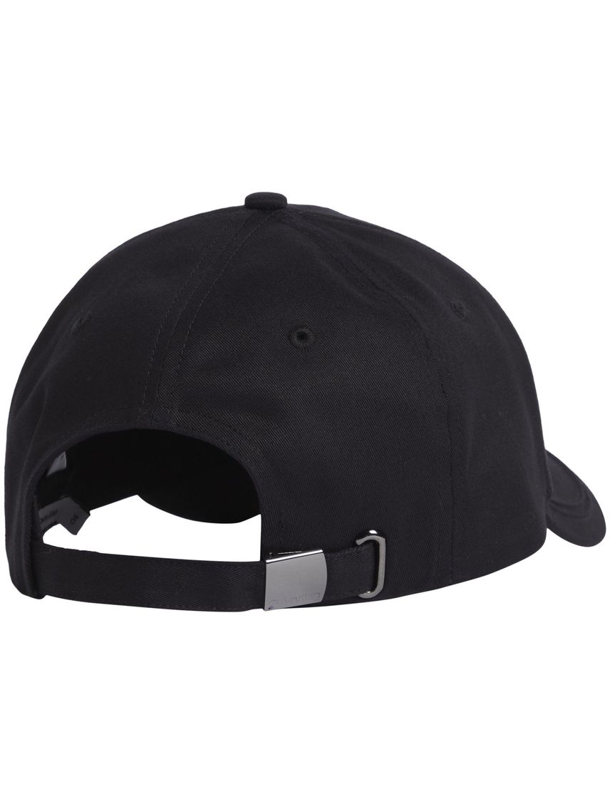 Gorra con logotipo de metal tonal