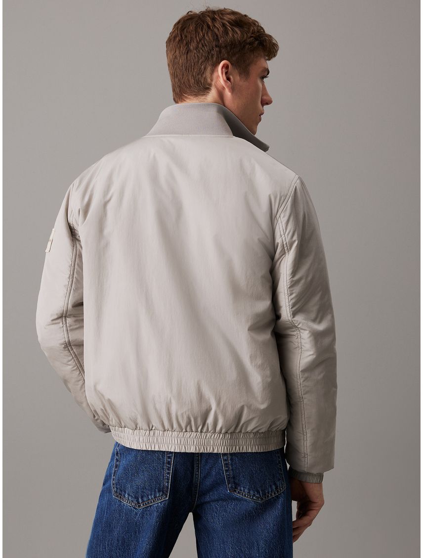 Campera de nailon acolchada con cremallerea