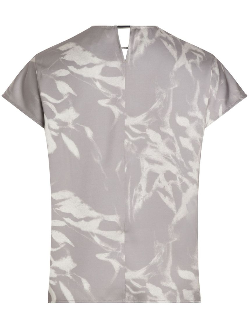 Blusa de satén con escote en v