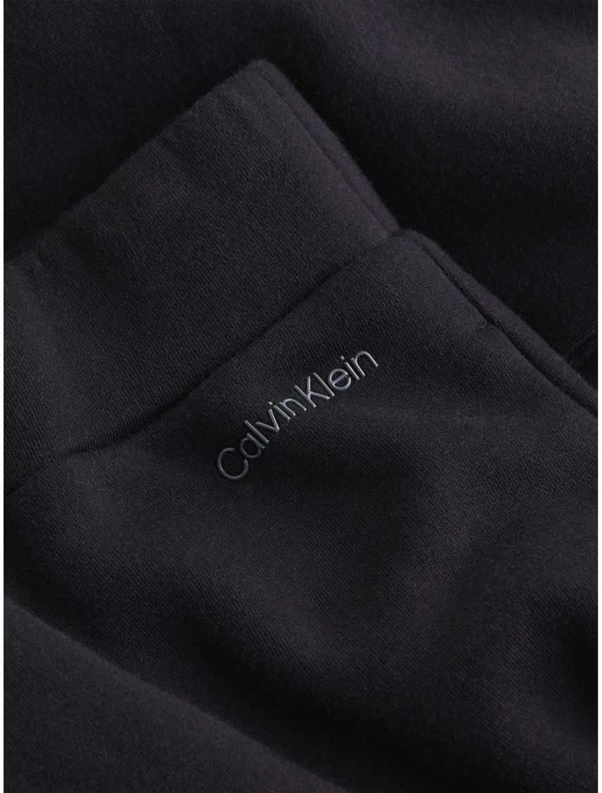 Jogger con nano logo