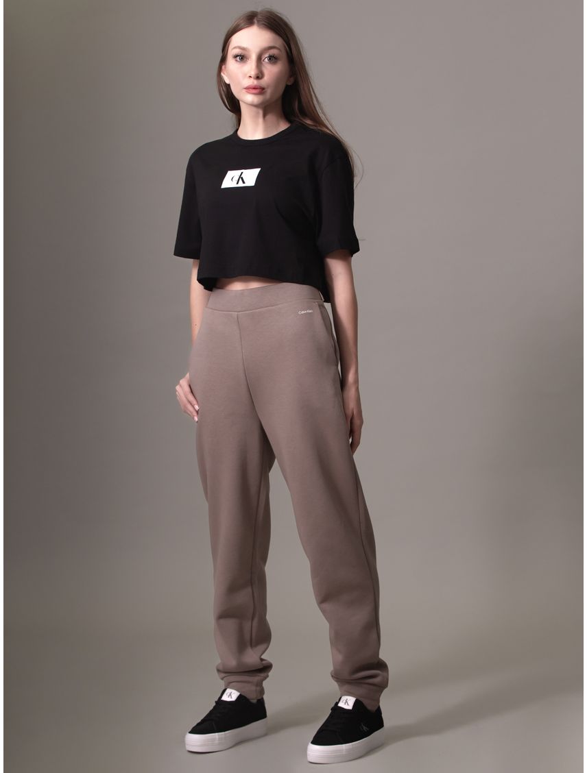 Jogger con nano logo