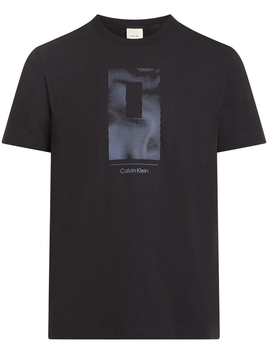 Remera con gráfico de líneas verticales