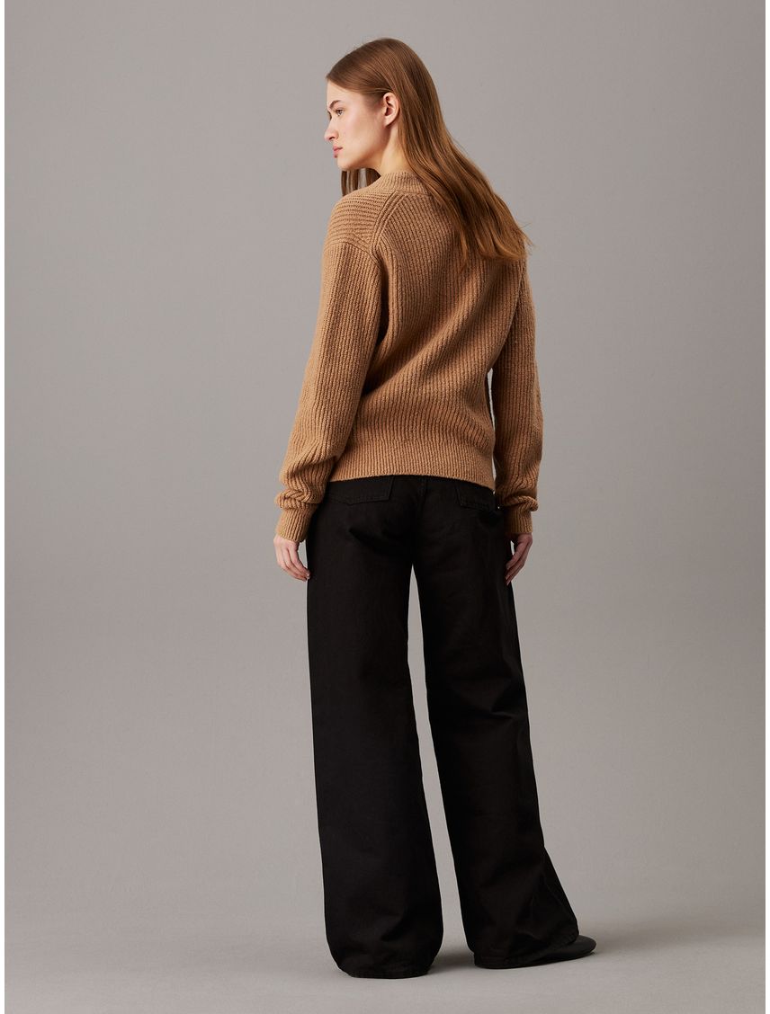 Sweater de pico de buclé de canalé