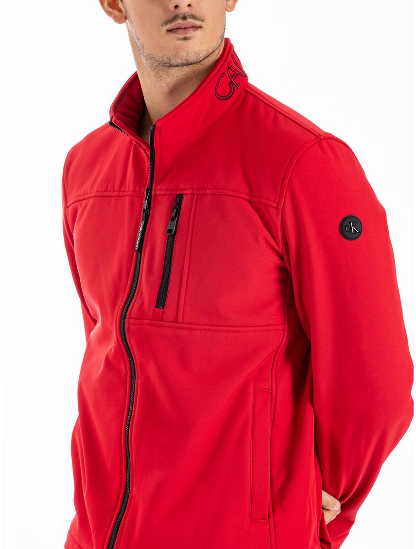 Campera suave con cremallera