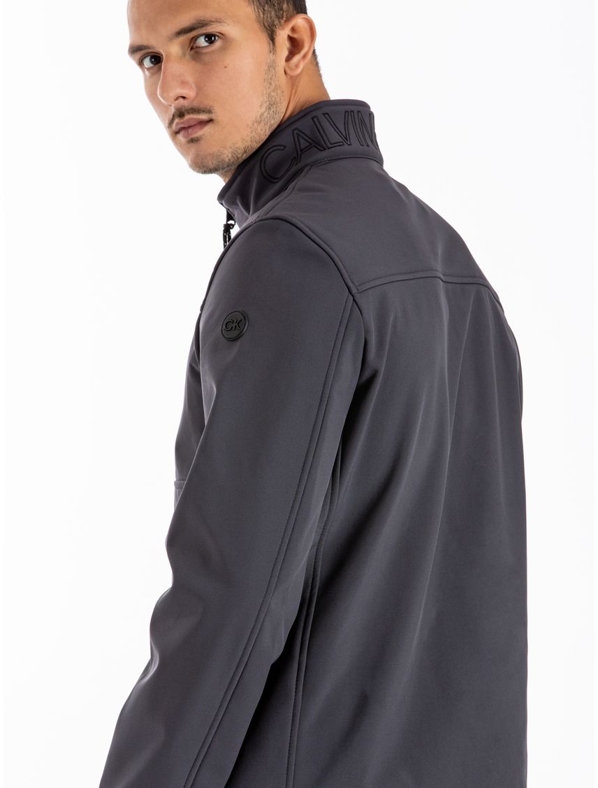 Campera suave con cremallera