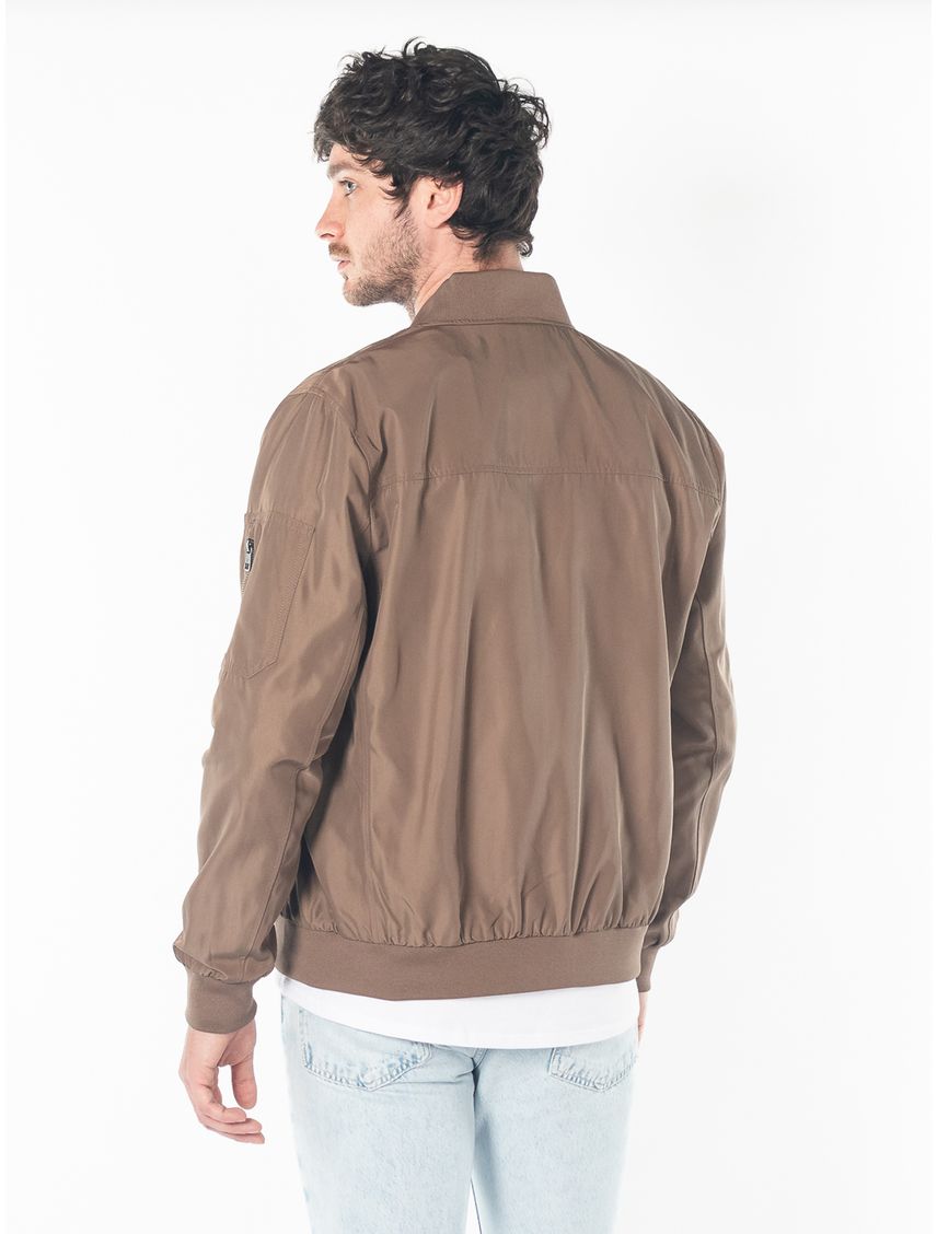 Campera ligera con cremallera