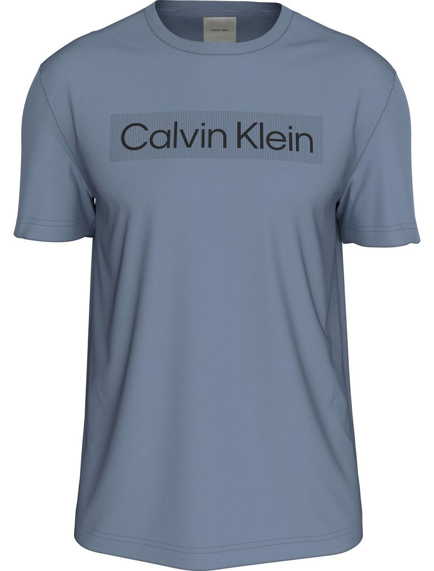 Remera con logo en caja