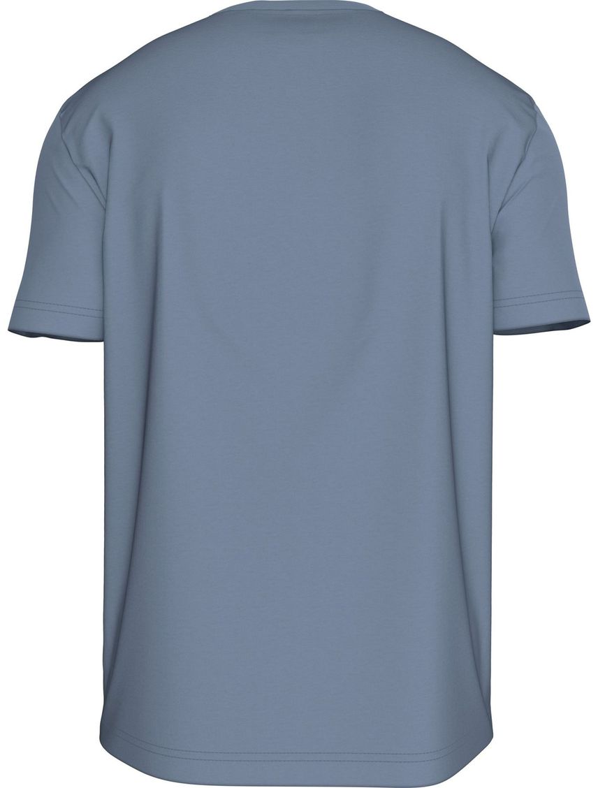 Remera con logo en caja