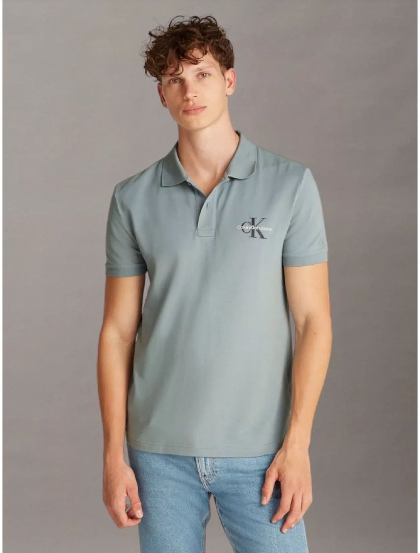 Chomba con monograma