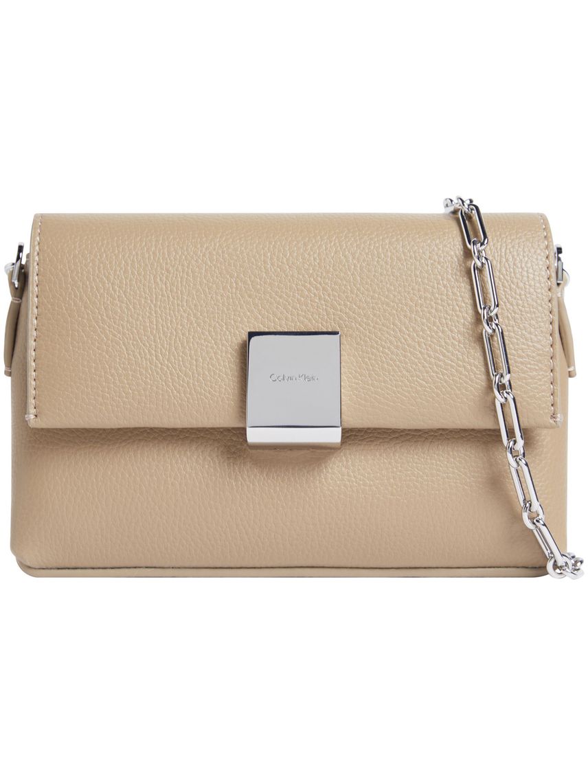 Cartera cruzada con placa y cadena