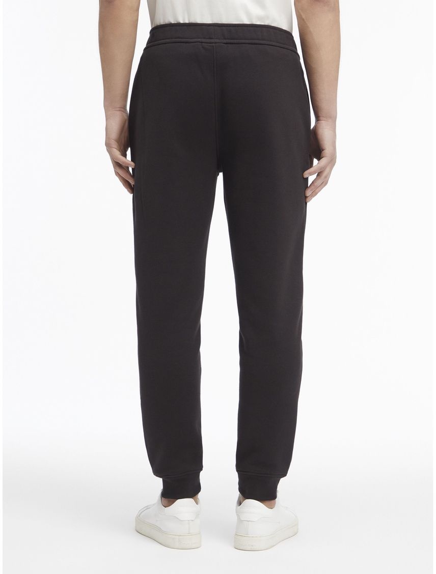 Jogger deportivo con logo