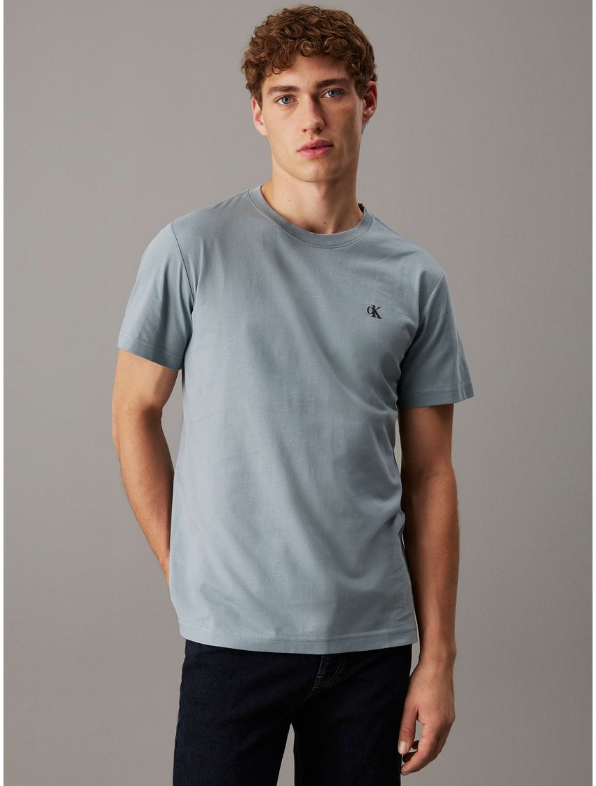 Remera con logo en la parte trasera