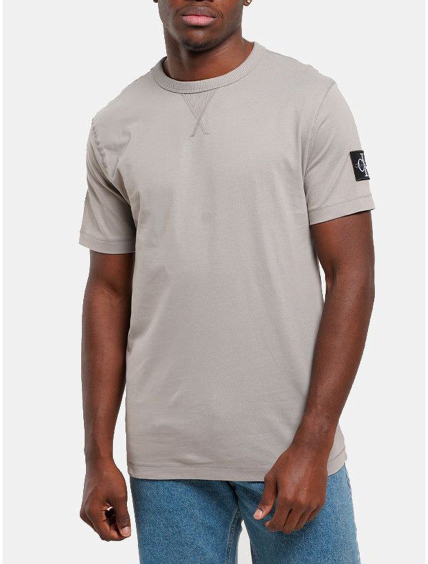 Remera de algodón con insignia