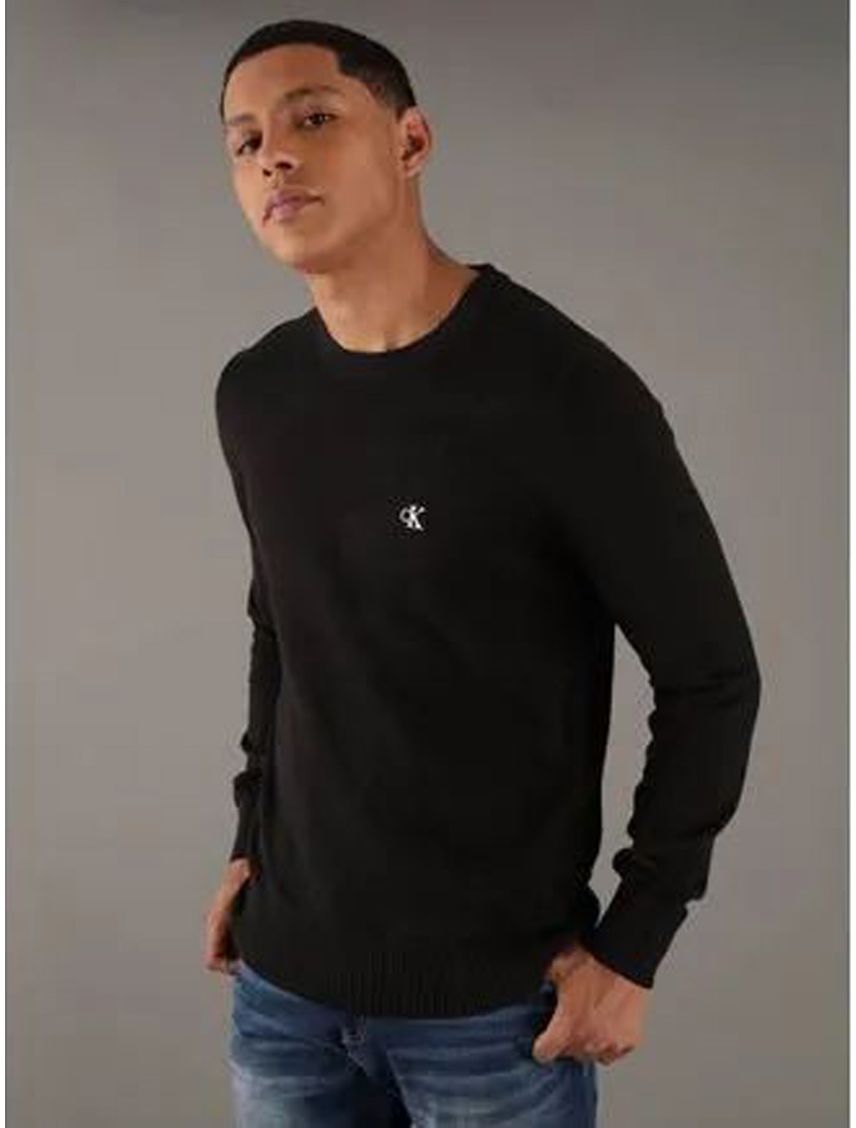 Sweater moderno con cuello redondo