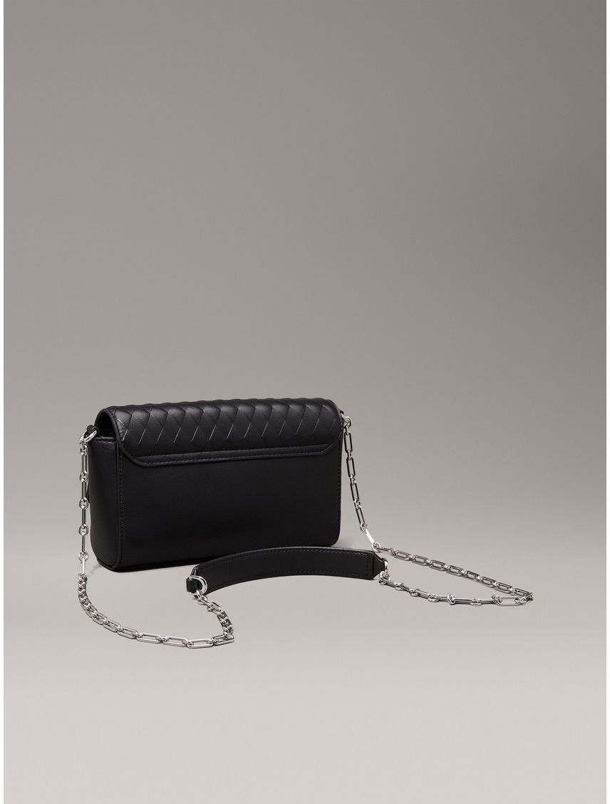 Cartera acolchada con solapa