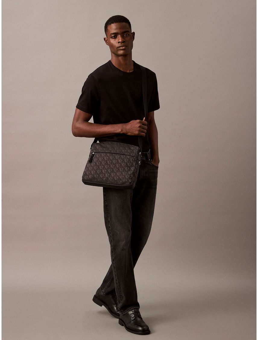 Cartera cruzada con estampado de monograma