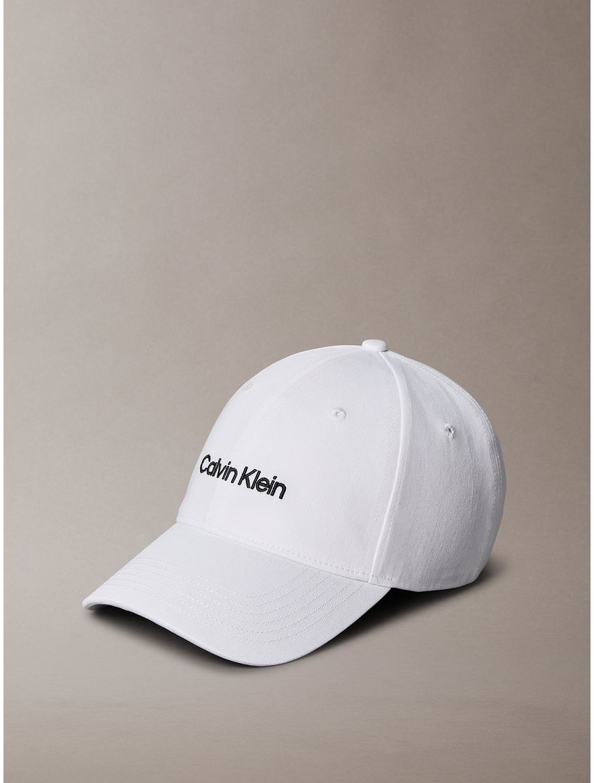 Gorra con logotipo bordado