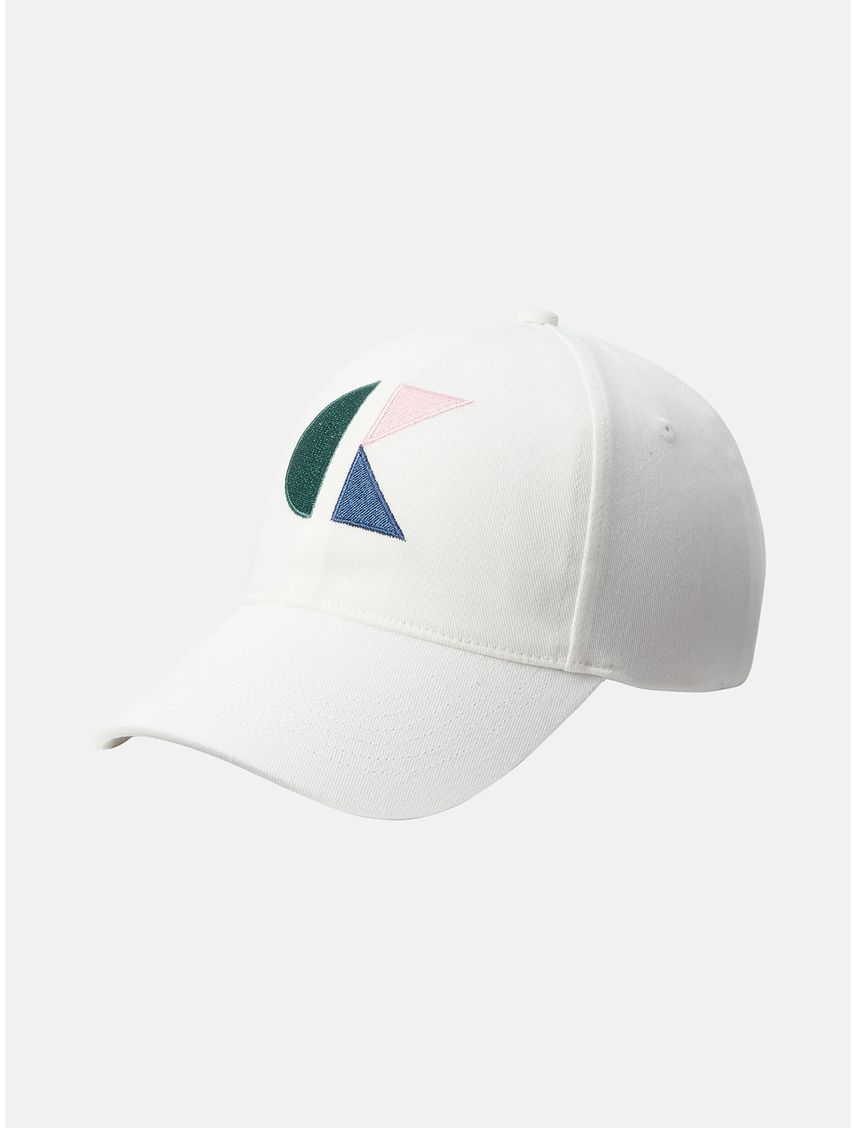 Gorra con monograma gráfico bordado