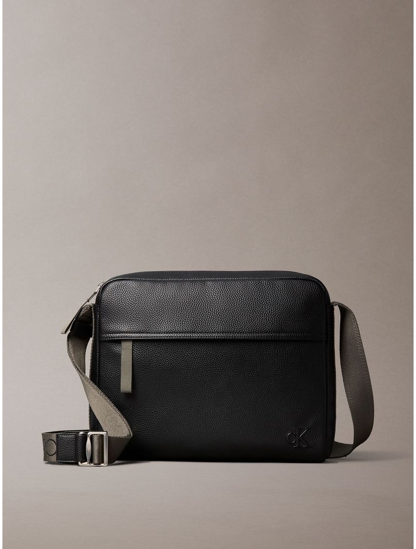 Cartera cargo flight