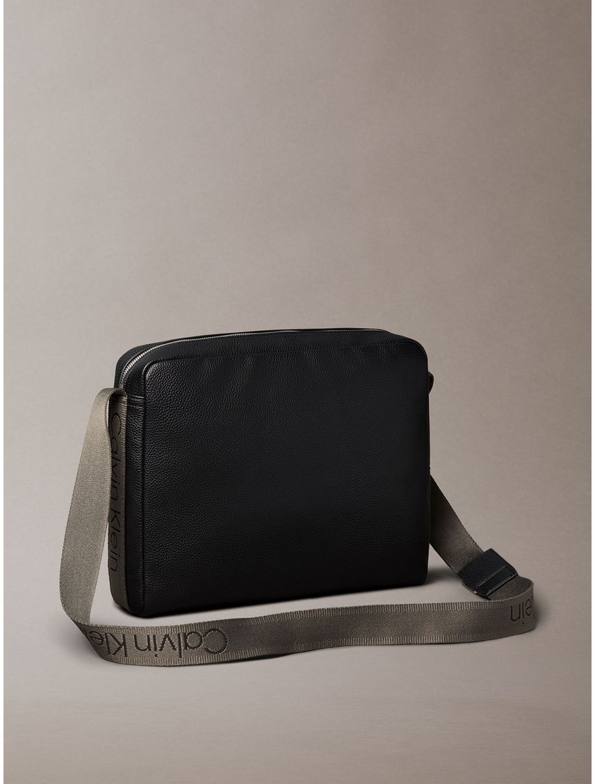 Cartera cargo flight